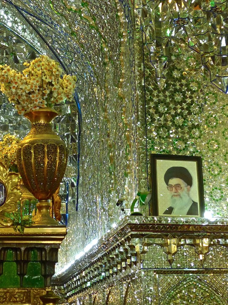shiraz mosquée ali ebn-e hamze intérieur portrait de l’ayatollah ali khamenei 21.10.13 2