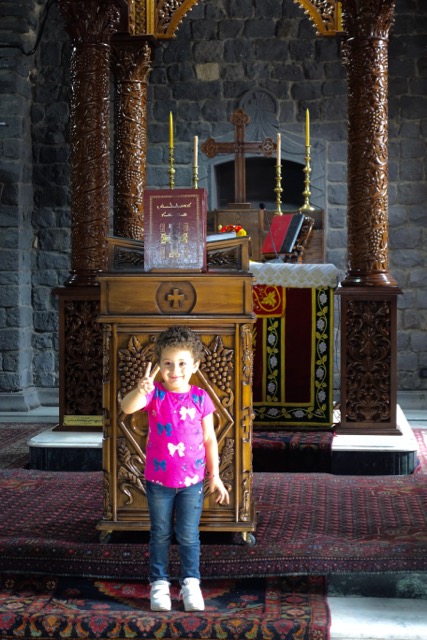 DSC00929 (1) fillette église arménienne homs